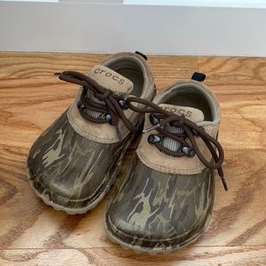 Crocs camo short rain boots